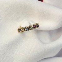 Златен пръстен от жълто злато с цветни сапфири