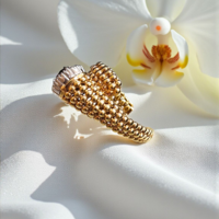 Златен пръстен с Оникс и циркони