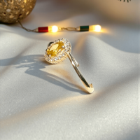Златен пръстен с жълт циркон 