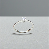 Златен  пръстен от бяло злато с цирконий