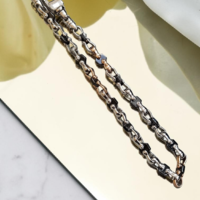 Златна гривна от бяло и розово злато с елементи от керамика