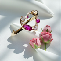 Златен дамски пръстен с цикламенициркони Novello