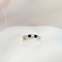 Златен пръстен от бяло злато диамант и сапфири