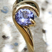 Златен пръстен с танзанит