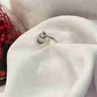 Златен пръстен от бяло злато и циркони