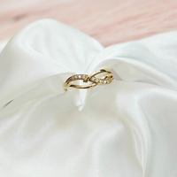 Златен пръстен Символ на безкрайност