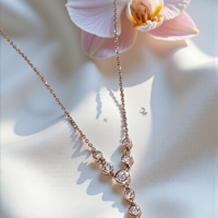 Златно колие от розово злато с диамант  