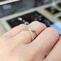 Златен пръстен от бяло злато Преплетени Халки