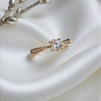 Златен пръстен с циркони