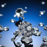 Златен пръстен със сапфири и перла