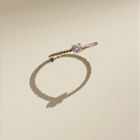 Златен пръстен от жълто злато с циркони