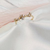 Златен пръстен Романтичен букет с циркони