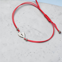 Гривна с крачета от бяло злато