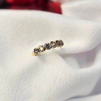 Златен пръстен от жълто злато с цветни сапфири