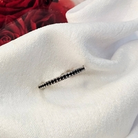 Златен пръстен от бяло злато с черни циркони, тип халка