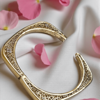 Златна твърда гривна