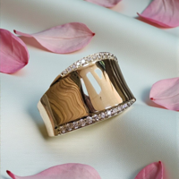 Златен пръстен с циркони