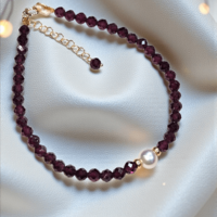 Златна гривна с естествени гранати, перла и 18К златни елементи Gumon