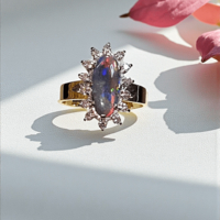 Златен пръстен с Опал и диаманти