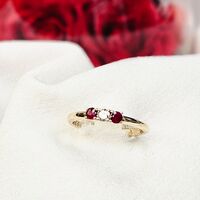 Златен пръстен от жълто злато диамант и рубини