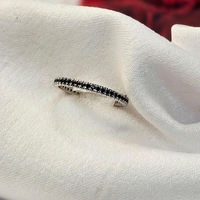 Златен пръстен от бяло злато с черни циркони, тип халка