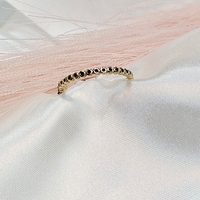 Златен пръстен тип халка с инкрустирани черни циркони