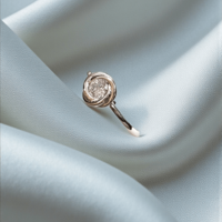 Златен пръстен от бяло злато с циркони