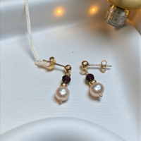 Златни обеци с естесвена перла и гранат Gumon