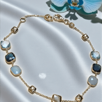 Златна гривна с природни камъни