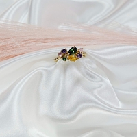 Златен пръстен от жълто злато с цветни циркони