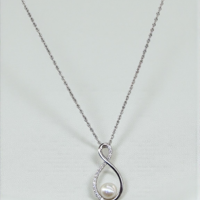 Златно kолие „Безкрайна прегръдка“