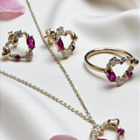 Златно колиес циркони Novello