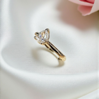 Годежен златен пръстен с диамант