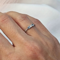 Златен пръстен от бяло злато с Диамант и Топази