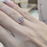 Златен пръстен от бяло злато с цирконий