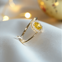 Златен пръстен с жълт циркон 