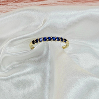 Златен пръстен със сини циркони