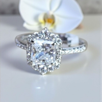 Златен пръстен от бяло злато