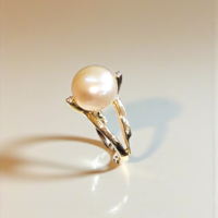 Златен пръстен с перла