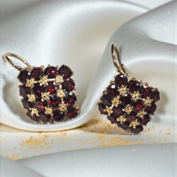 Златни обеци с Гранати