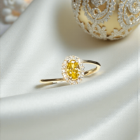 Златен пръстен с жълт циркон 
