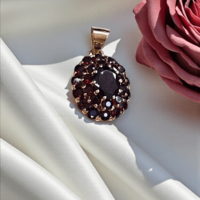 Златен  медальон с гранати