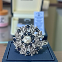 Златен пръстен със сапфири и перла