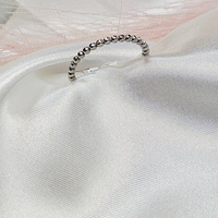 Златен пръстен от бяло злато тип топчеста халка