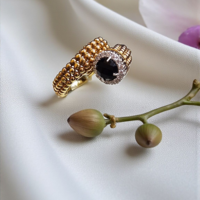 Златен пръстен с Оникс и циркони