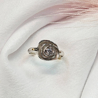 Златен пръстен от бяло злато Роза