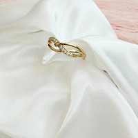 Златен пръстен Символ на безкрайност