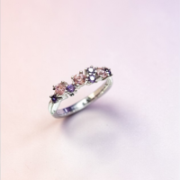 Златен пръстен с розови и лилави циркони