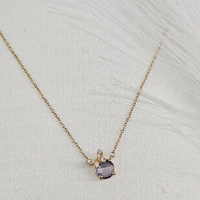 Златно колие с нежна пеперудка