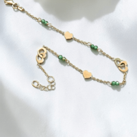 Златна гривна със сърчица и зелени цирконий